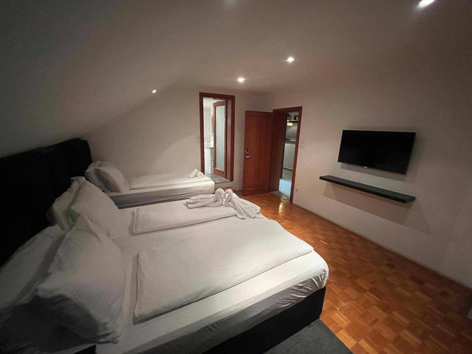 Gec Hotel Zapresic Bagian luar foto